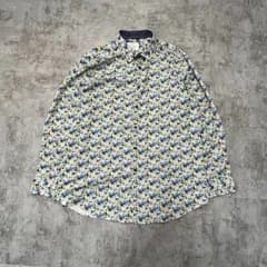 静かな花園をまとう 総柄シャツ