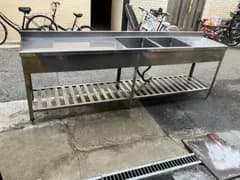 【中古】大阪引取限定　2層シンクと作業スペース　幅265cm　バックガード低め