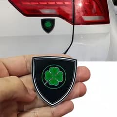 ステッカー 四つ葉のクローバー シール 4.2cm エンブレム バイク 緑 グリーン 車 ノートパソコン ビニール 防水 インテリア 窓用 2D デカール t9995
