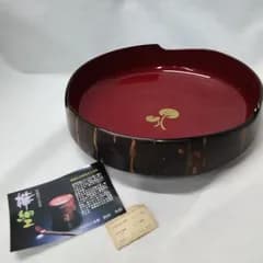 角館 伝統工芸品「樺細工（桜皮細工）」菓子器  内側は赤塗りで、金色でフキの葉の模様が描かれています 【保管品】<!-利用不可文字-!> <!-利用不可文字-!>T913