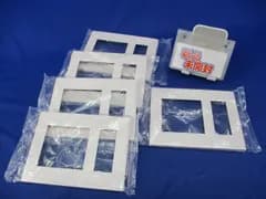 コンセントプレート3連(2連接穴+3コ用)(5枚入)ホワイト WTF8503
