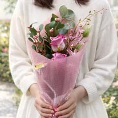 【母の日ギフト】【高品質造花】　ローズピンクの可愛いブーケ　2026感謝を贈る　枯れないお花　　お手入れ不要　いつまでも綺麗に飾れる