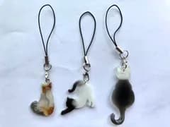 ハンドメイド　レジン製ストラップ　猫型3個セット