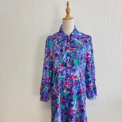 花柄シャツワンピース 紫ブルー系　フリル襟　長袖　ミディ丈　パールボタン　レトロヴィンテージ　華やか　上品　大人コーデ