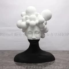 現代的でシンプルなアート人物彫刻の樹脂置物 創意的なモノクロの女性装飾品