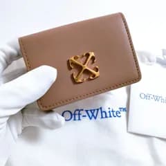 【新品未使用・ヨーロッパ輸入品】Off‐White◆三つ折り財布 アローロゴ ウォレット オフホワイト ユニセックス（メンズ・レディース） 札入れ 小銭入れ コインケース カードケース レザーサイフ