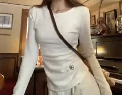 スリムフィット長袖Tシャツ