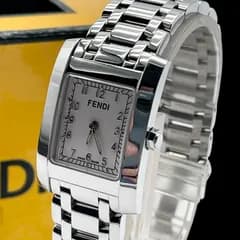 新品電池 稼働品 FENDI フェンディ レディース腕時計 7000L オロロジクラシコ スクエア型 クォーツQZ シルバー スイス製 保存箱付き