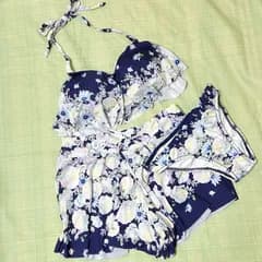 花柄3点セット水着　ビキニ　サイズ９Ｍ