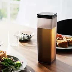 新品 送料無料 山崎実業 冷水ポット tower タワー 水はね防止フィルター付き両方から注げる冷水筒 10238 ブラック｜沖縄発送不可【SPORTUS】