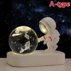 宇宙飛行士クリスタル ボール 　ナイト ライト　3D プラネット 　LEDベース付きクリスタルグローブ　デスクオーナメント