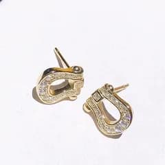 幸せを運ぶ　馬蹄 ピアス ゴールド