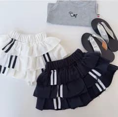 綿100%ラインフリルスカート　韓国子供服　kpop ダンス　アイドルファッション　キッズ　子供服　スカート