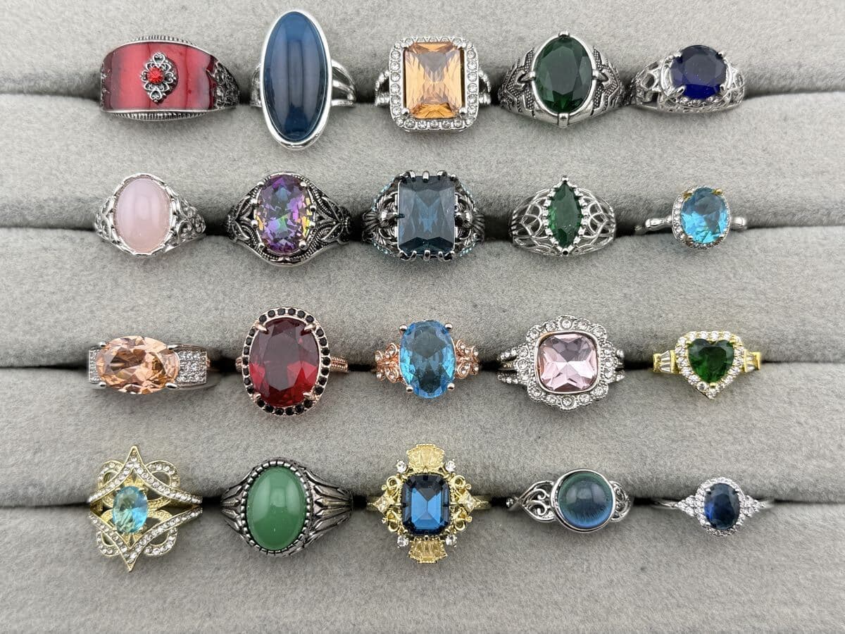 J113 天然石 色石 色ガラスなど リング 指輪 アクセサリー ヴィンテージデザイン イミテーション品 素材不明 昭和レトロ まとめ売り 大量